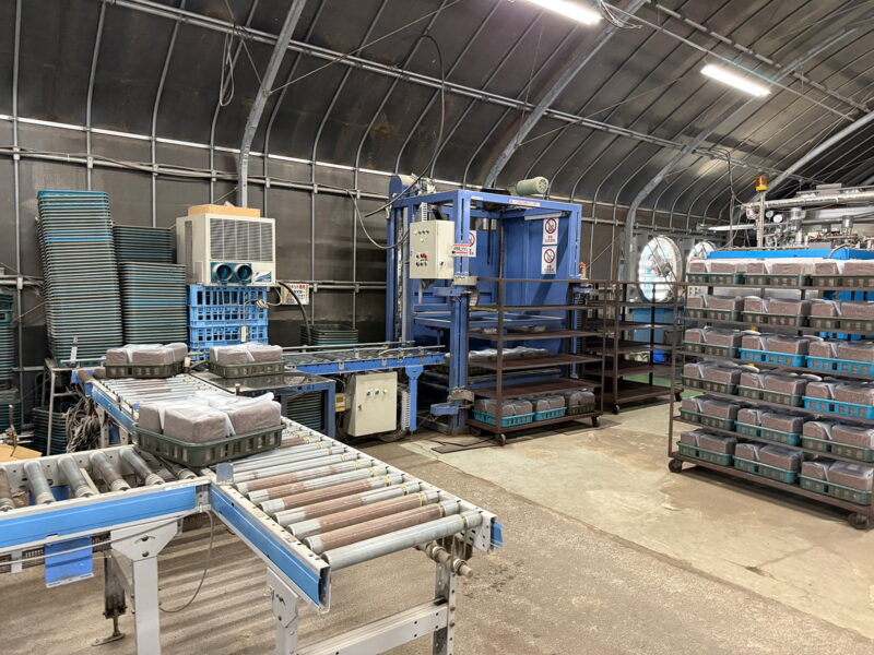 培地をつくる機械