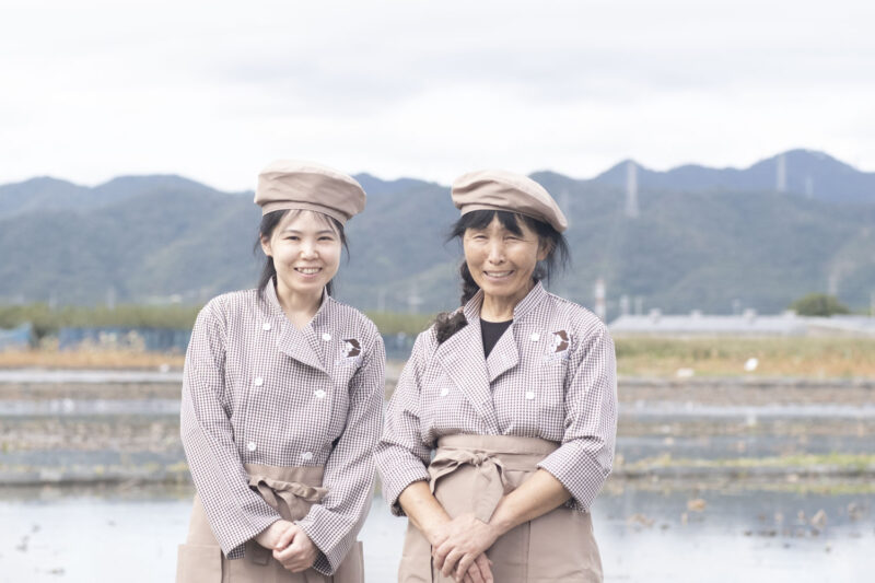 佐藤貴子さんと、代表を務める長女の洋美さん