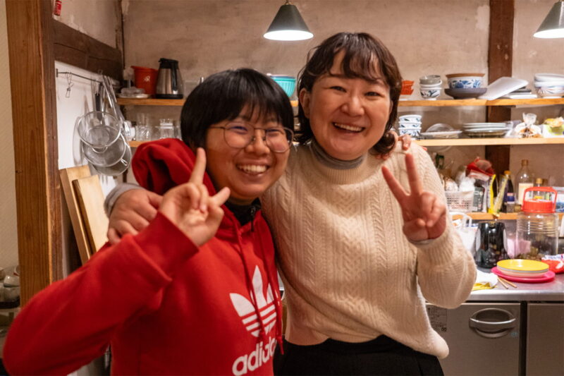 国語の教員の麻里さんと夏さんのツーショット