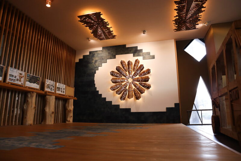 「宍喰(ししくい)駅」1階の休憩所