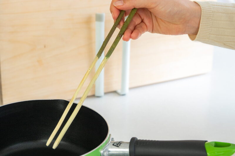 梅の枝で作った菜箸