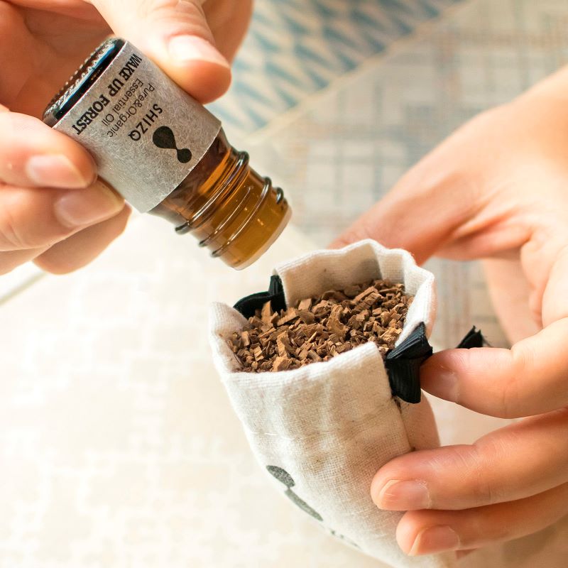 WAKE UP FOREST エッセンシャルオイル＆サシェ ギフトセット