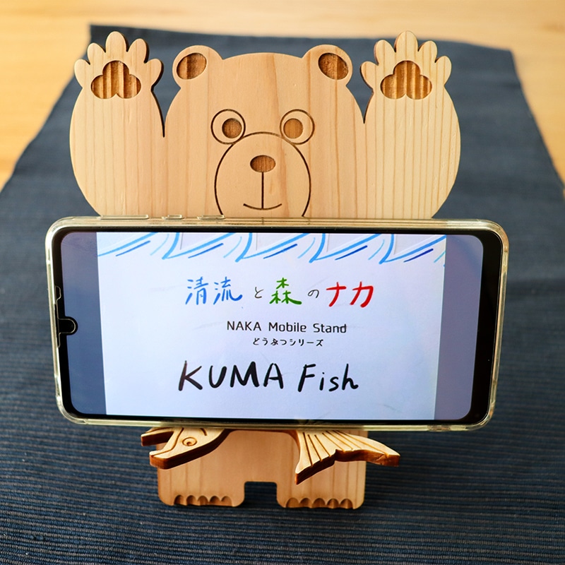 木頭杉のスマホスタンド KUMA Fish