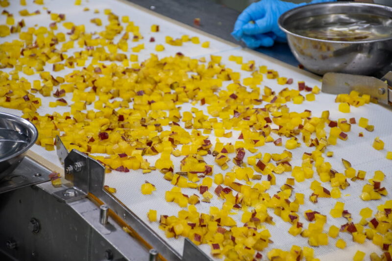 ダイスカットされたさつまいも